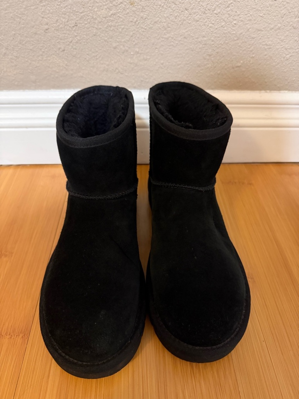 Ugg Black Suede Short Winter Boots